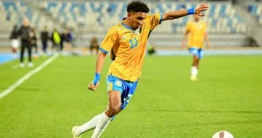 الإسماعيلي يطمئن على صحة محمد خطاري بعد إصابته