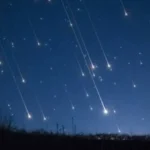 زخة شهب القيثاريات والقمري الهلالي تضيء السماء