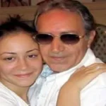 منة شلبي تشكر المعزين في وفاة والدها