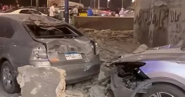 انهيار جزء من عقار قديم بالإسكندرية يسبب أضرارًا للسيارات