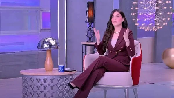 ياسمين عز ترد على أسئلة الجمهور بسخرية