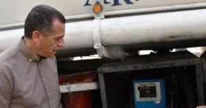 سيارات متنقلة لتعبئة السولار بأسوان