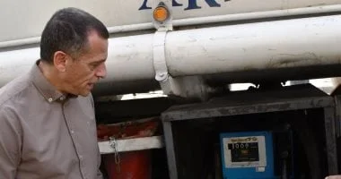 سيارات متنقلة لتعبئة السولار بأسوان