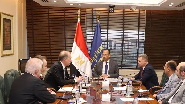 وزير الاتصالات يناقش إنشاء مركز تقني مع Nokia