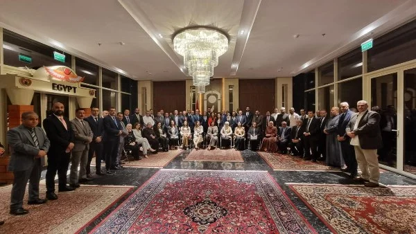 وزير الخارجية يلتقي الجالية المصرية في الكويت