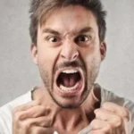 كيفية التحكم في الغضب وفق الشريعة الإسلامية