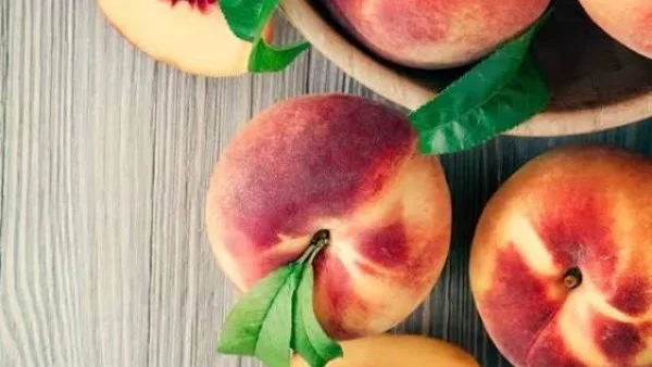 مخاطر تناول الخوخ بكثرة