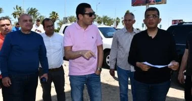 وزير الشباب والرياضة يطمئن على مدير مركز شباب أبو حماد