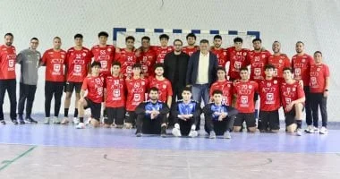 اجتماع تحفيزي لرئيس اتحاد اليد مع منتخب 2008