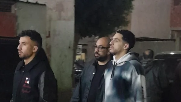 حسين الشحات يتلقى عزاء والد زوجته بحضور كبير