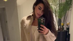 ياسمين صبري تتألق بإطلالة مميزة في بيجامة ستان