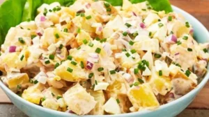 سلطة بطاطس بالدجاج والبافلو صوص بطريقة سهلة