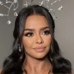 أسماء أبو اليزيد تستعرض حملها بإطلالة كاجوال أنيقة