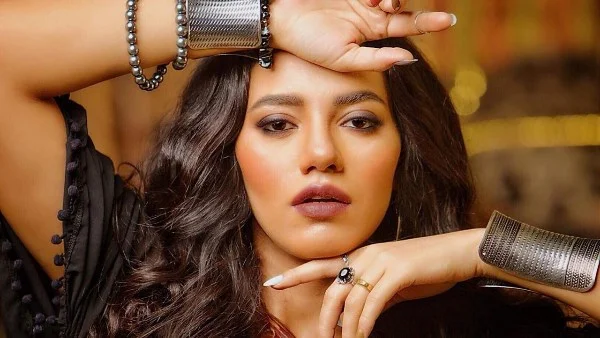 سمية درويش تكشف عن أزمتها النفسية وتفكيرها في الاعتزال