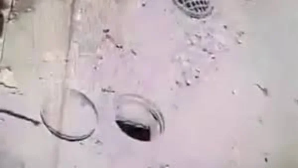 سقوط طفل في بلاعة مفتوحة ويثير الغضب في طما