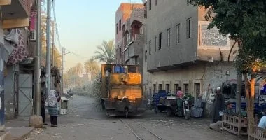 مشهد عبور قطار القصب في قنا