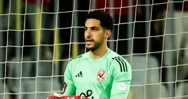 مصطفى شوبير يحرس مرمى الأهلي أمام سموحة بعد طرد الشناوي