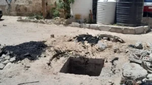 مياه البحر الأحمر تطالب بالإبلاغ عن غرف الصرف الصحي المكشوفة