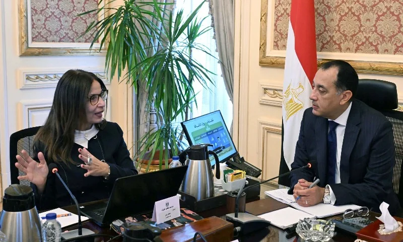 استعراض أهداف وزارة الثقافة مع رئيس الوزراء