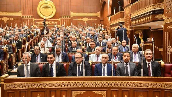 دعوة لمناقشة إعلانات المراهنات في الملاعب المصرية