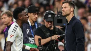 أزمة فينيسيوس وتشابي ألونسو خلال الكلاسيكو