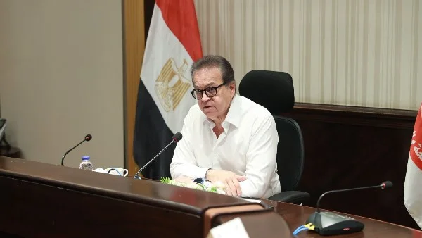 وزير الصحة يوجه بمراجعة عقود شركات النظافة والأمن والصيانة