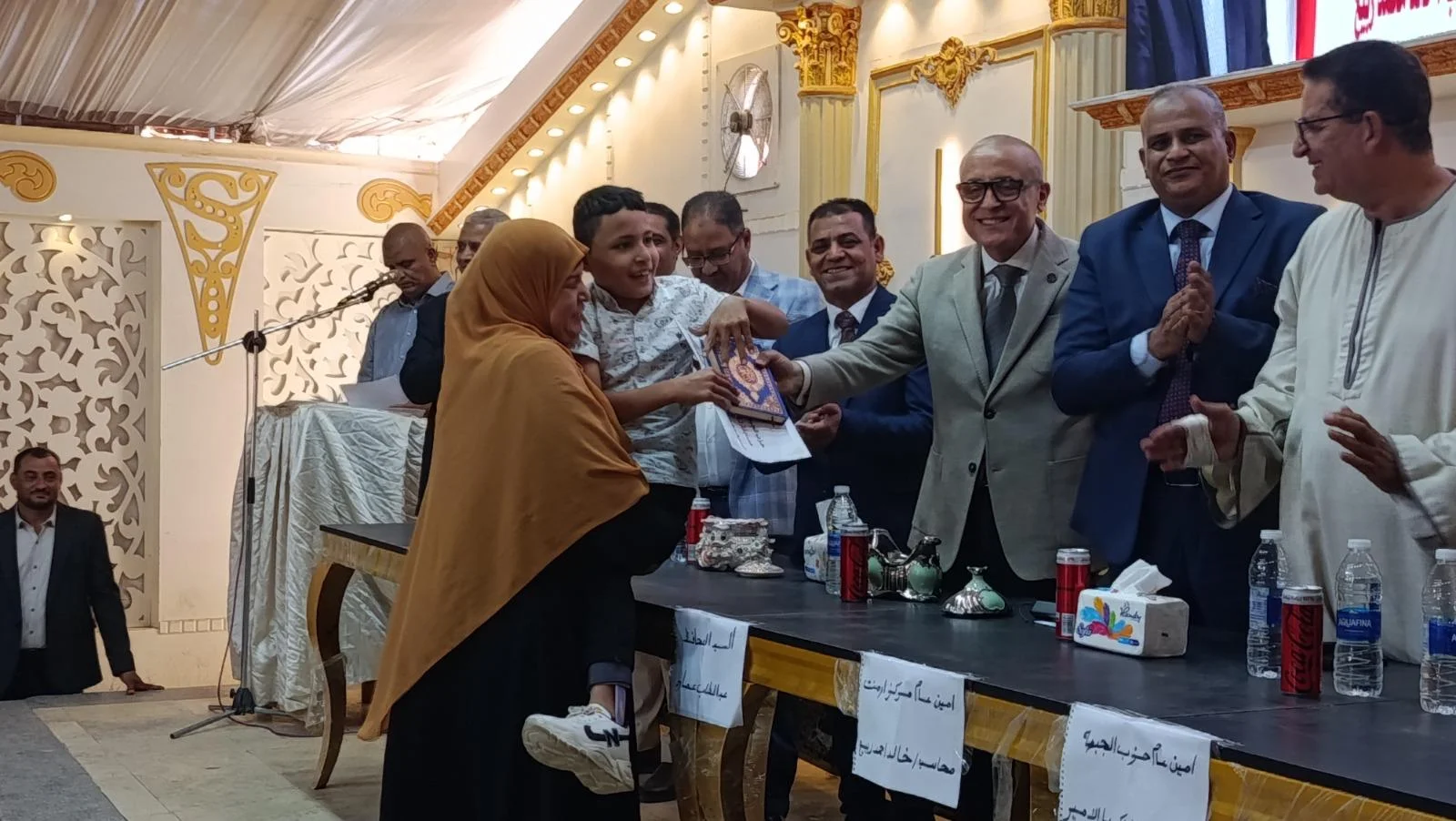 استجابة محافظ الأقصر لطلب طفل من حفظة القرآن