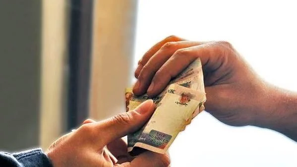 حكم إقراض المال مع كراهية الشخص لذلك