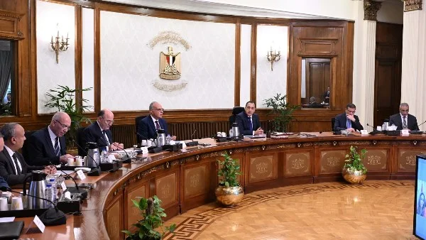 متابعة خطط تنمية سيناء لجذب الاستثمارات