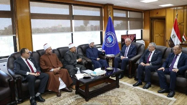 مشاركة وزير الأوقاف في مناقشة رسالة ماجستير حول حماية الأسرة