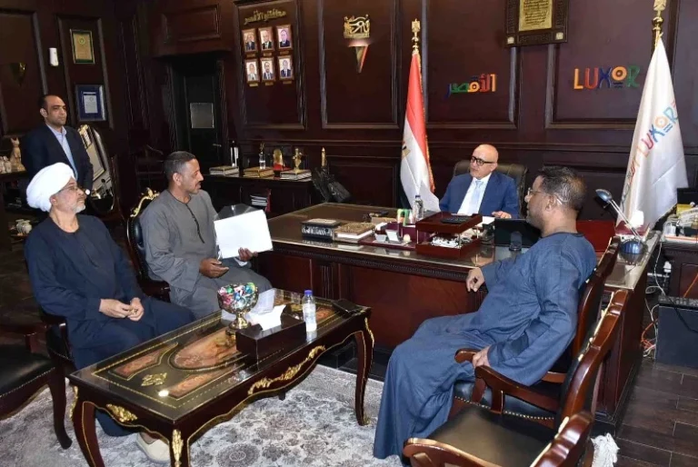 محافظ الأقصر يستمع لمطالب أهالي البغدادي