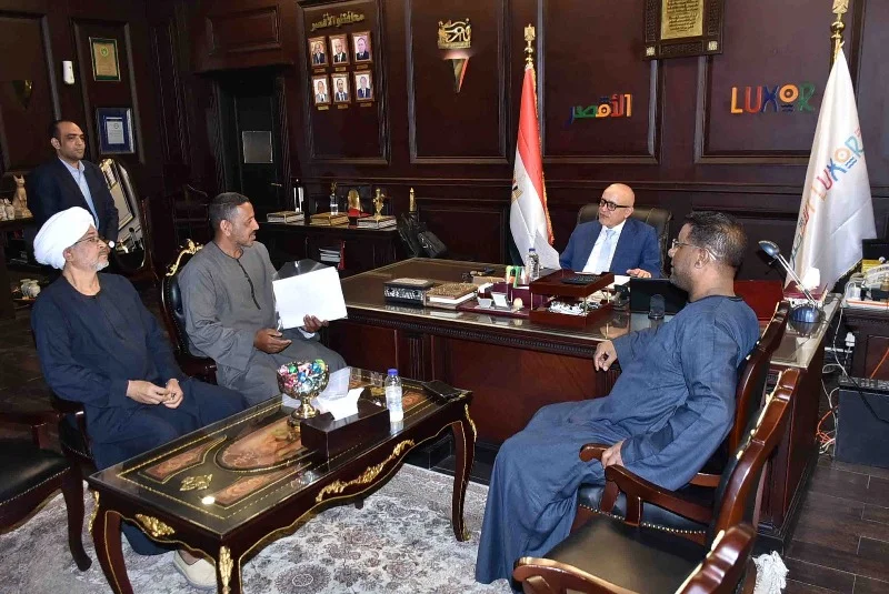 محافظ الأقصر يستمع لمطالب أهالي البغدادي