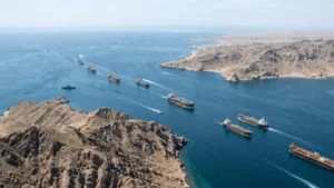 إيران تفرض رسوم عبور على السفن في مضيق هرمز