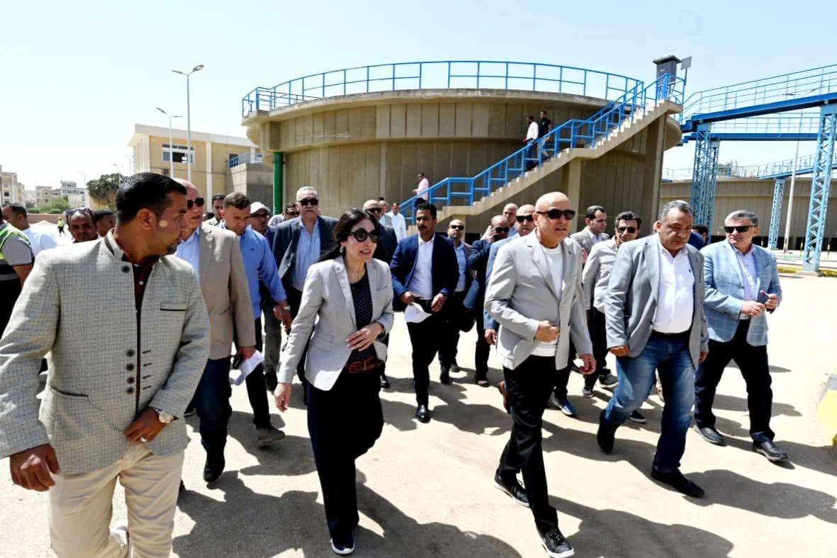 وزيرة الإسكان تتفقد محطة تنقية مياه طيبة الجديدة