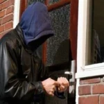 تفاصيل أزمة “سرقة شقة قنا” وتبادل الاتهامات