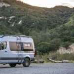 شاحنة مرسيدس تتحول إلى منزل متنقل بسعر 219 ألف دولار