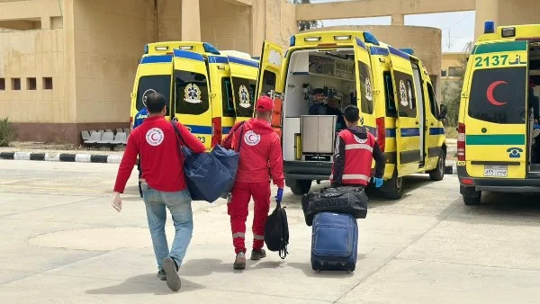 الهلال الأحمر يرسل 4685 طنًا من المساعدات إلى غزة