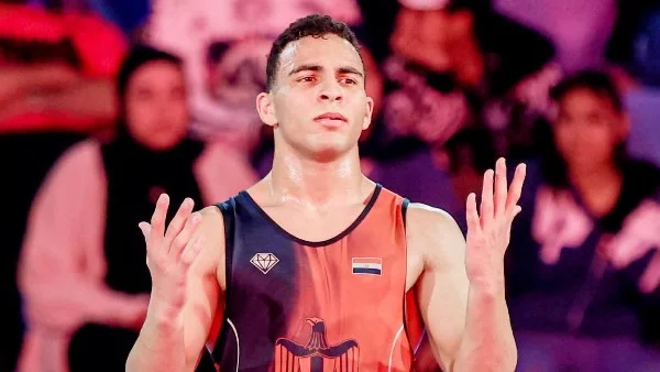 تهنئة محافظ كفر الشيخ لبطل المصارعة محمد عبد الرحمن