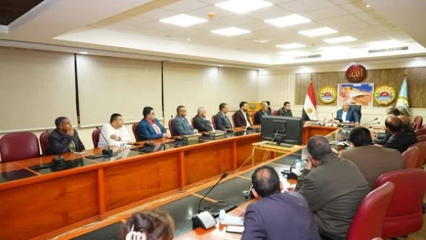 لقاء محافظ مطروح مع رؤساء النقابات المهنية