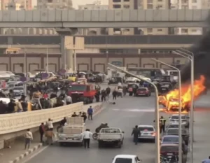 حريق يُتفحم ميكروباص بجسر السويس دون إصابات