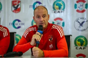 الأهلي يدرس تجميد توروب وسط ضغوط الجماهير