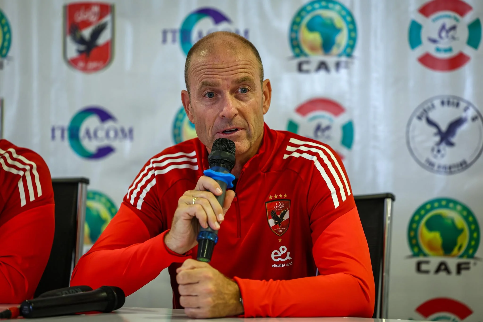 الأهلي يدرس تجميد توروب وسط ضغوط الجماهير