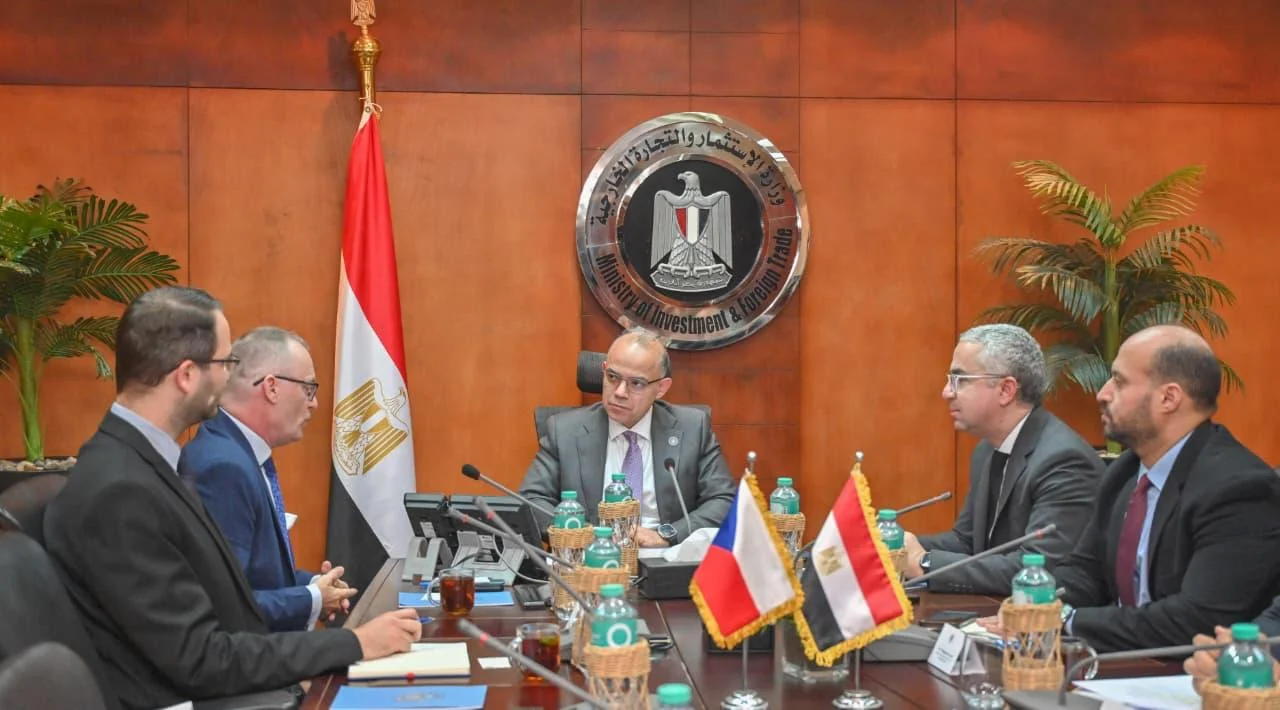 وزير الاستثمار يبحث مع سفير التشيك نقل التكنولوجيا الفائقة