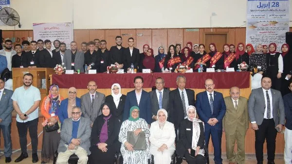 تحذيرات رئيس جامعة بنها من مخاطر مواقع التواصل الاجتماعي