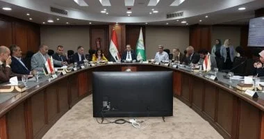 محافظ الجيزة يواصل استماع شكاوى المواطنين