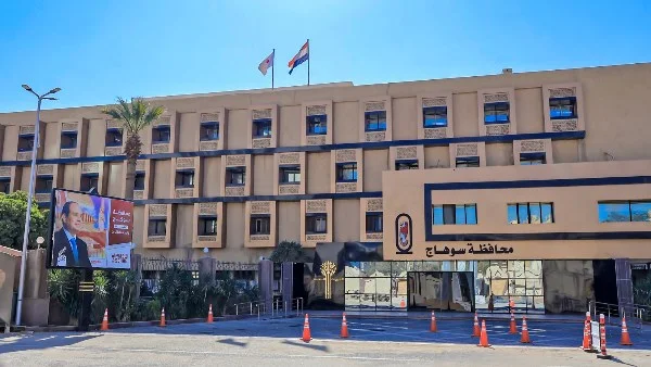 محافظ سوهاج يوقف مديرة مدرسة إثر تحرش بتلميذة