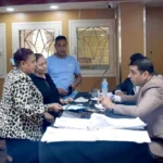 نائب محافظ الأقصر يناقش 22 طلبًا للمواطنين في لقاء مفتوح