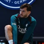 كفاراتسخيليا: والد اللاعب يؤكد استمراره مع سان جيرمان