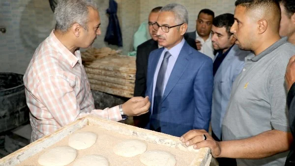 محافظ بني سويف يراقب جودة الخبز في إهناسيا