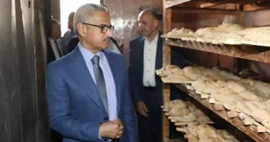 محافظ بني سويف يكشف عن مخالفات في مخبز بإهناسيا